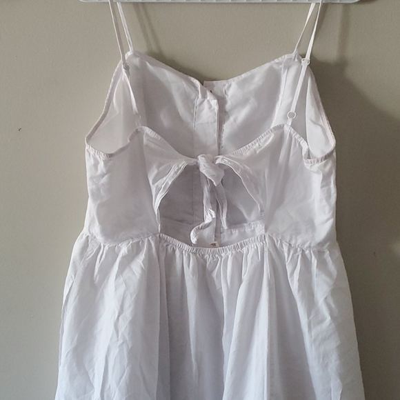 Ladies white Dress - Picture 2 of 4